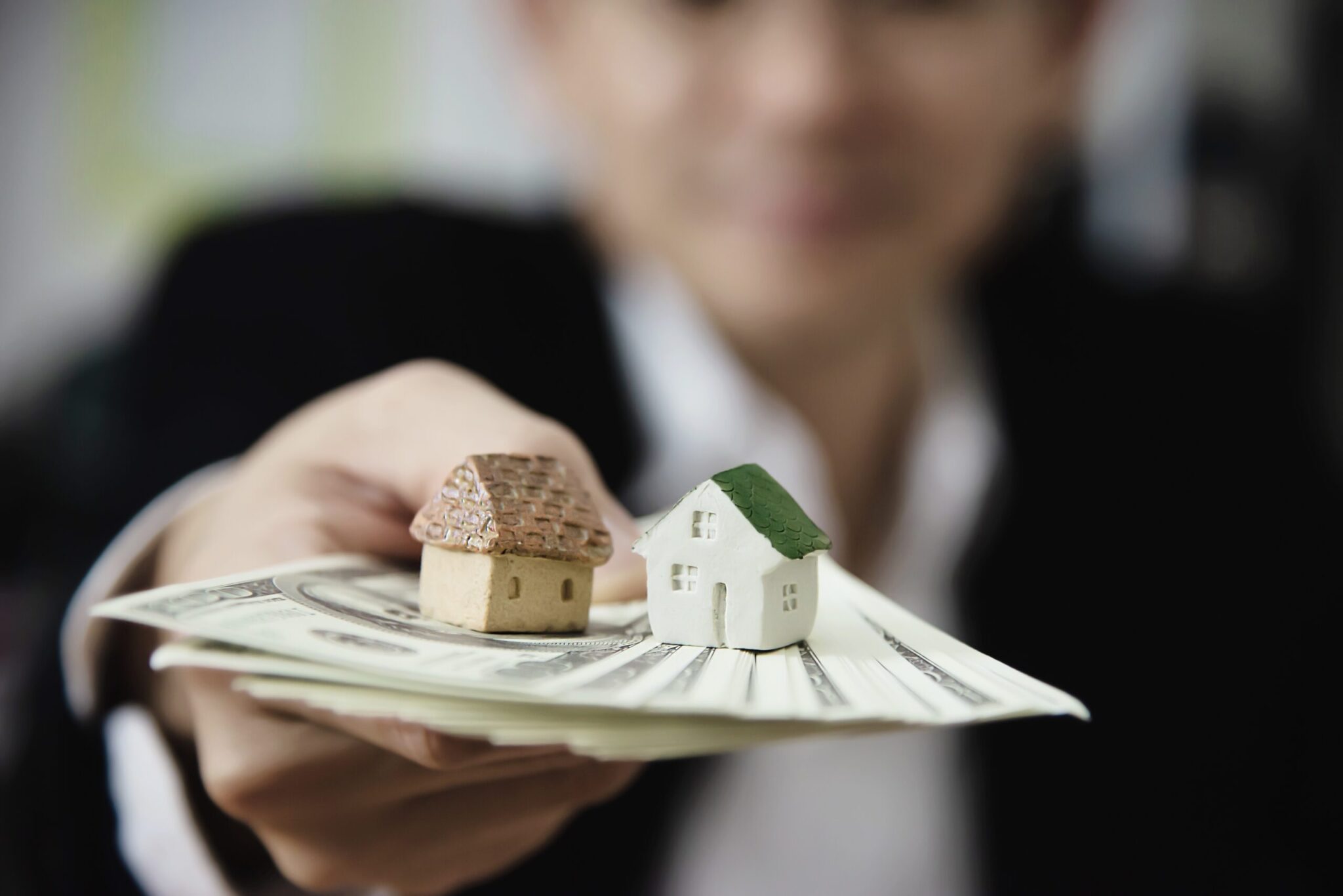 Cómo evitar que poner la vivienda en alquiler sea un quebradero de cabeza: formas de garantizar el pago