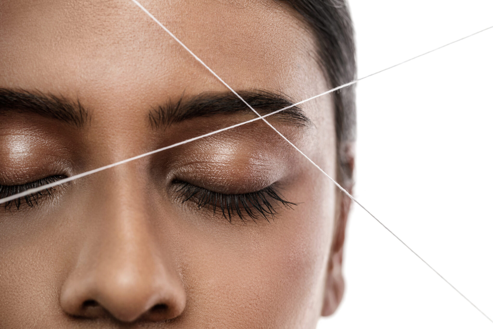 El método de depilación de cejas más higiénico y ecológico: ¿cuáles son los beneficios de la depilación con hilo?