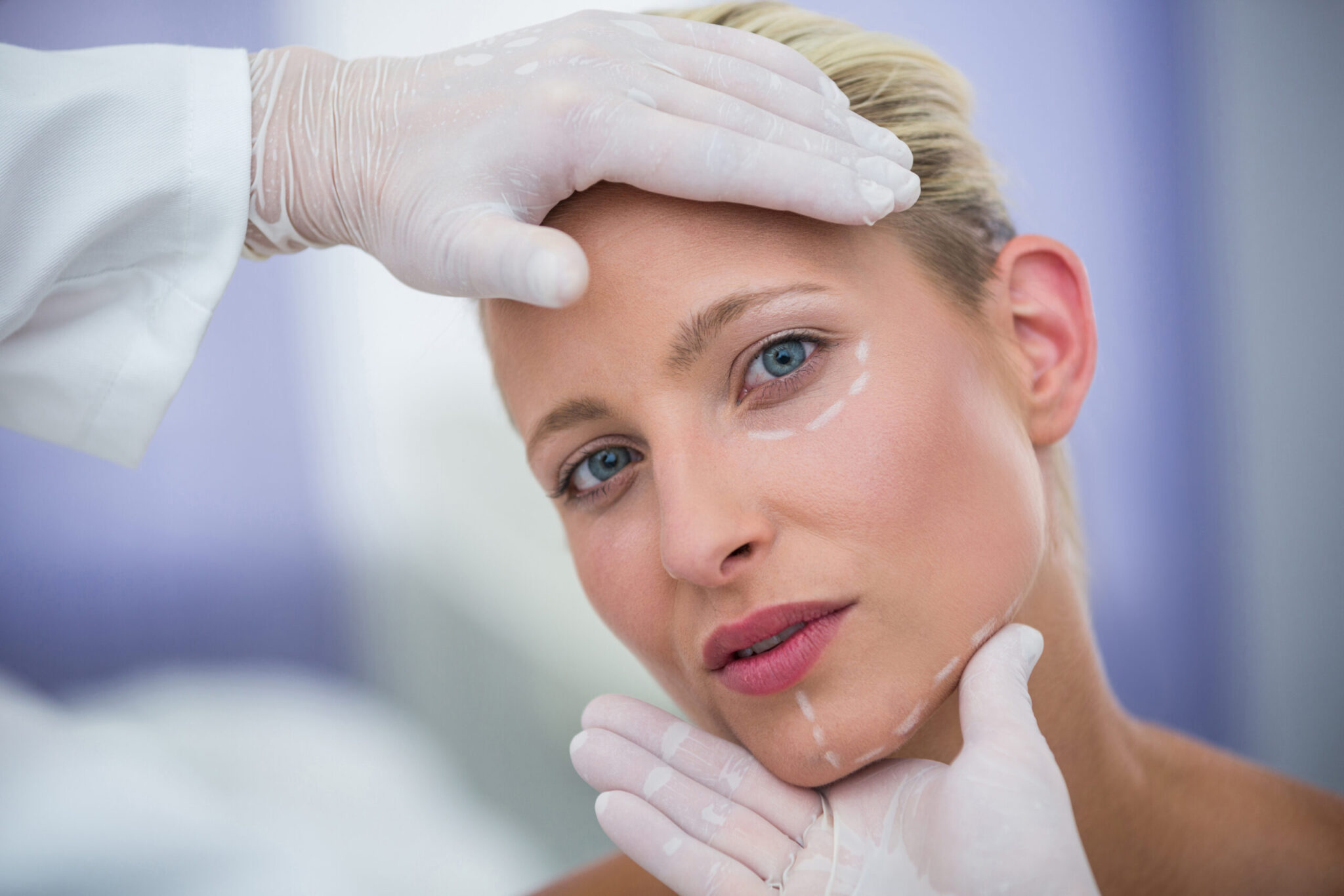 Rejuvenece tu rostro: ¿en qué consisten los tratamientos con ácido hialurónico?