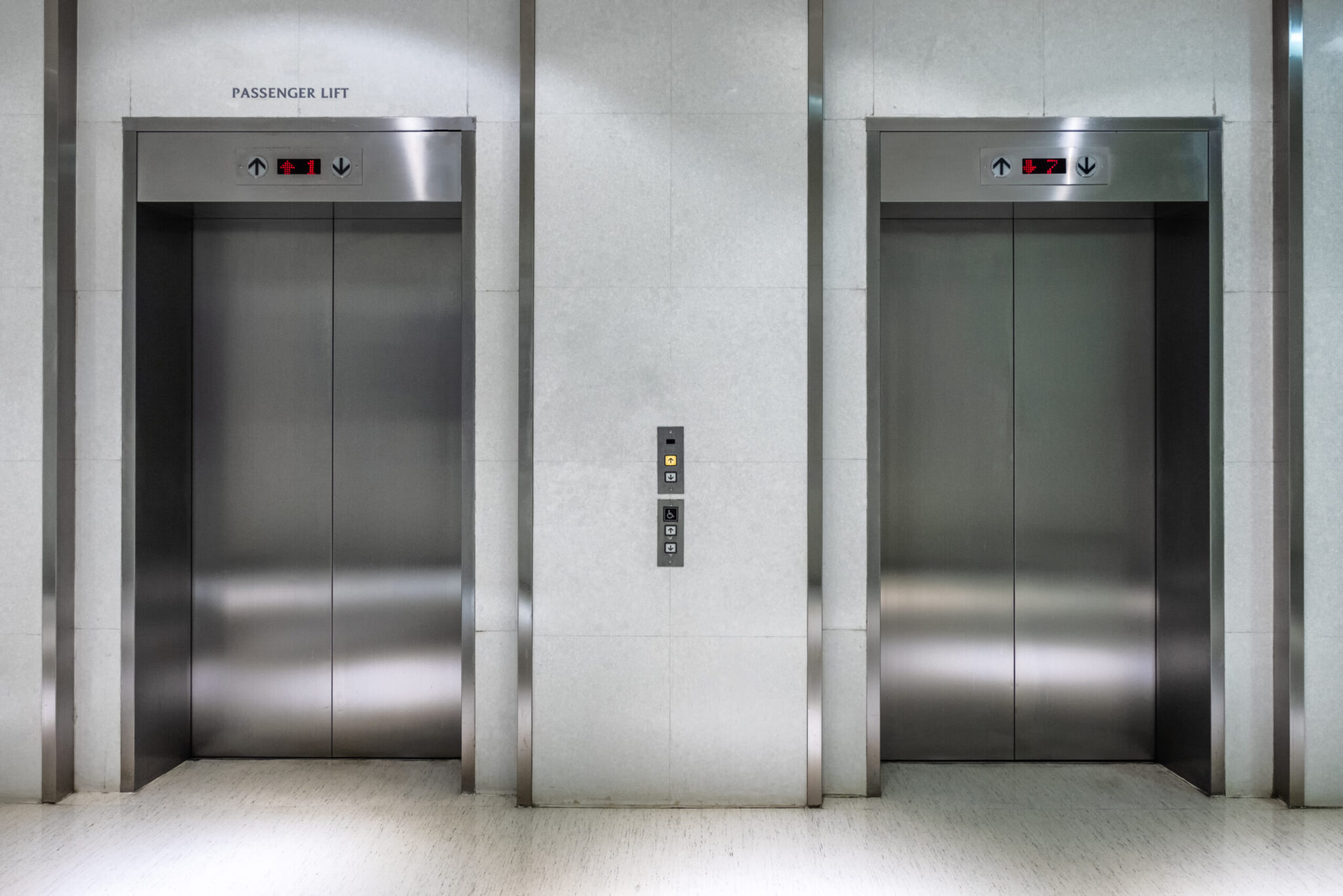 Quiero instalar un ascensor pero, ¿qué tipos existen y cómo elijo el mejor?