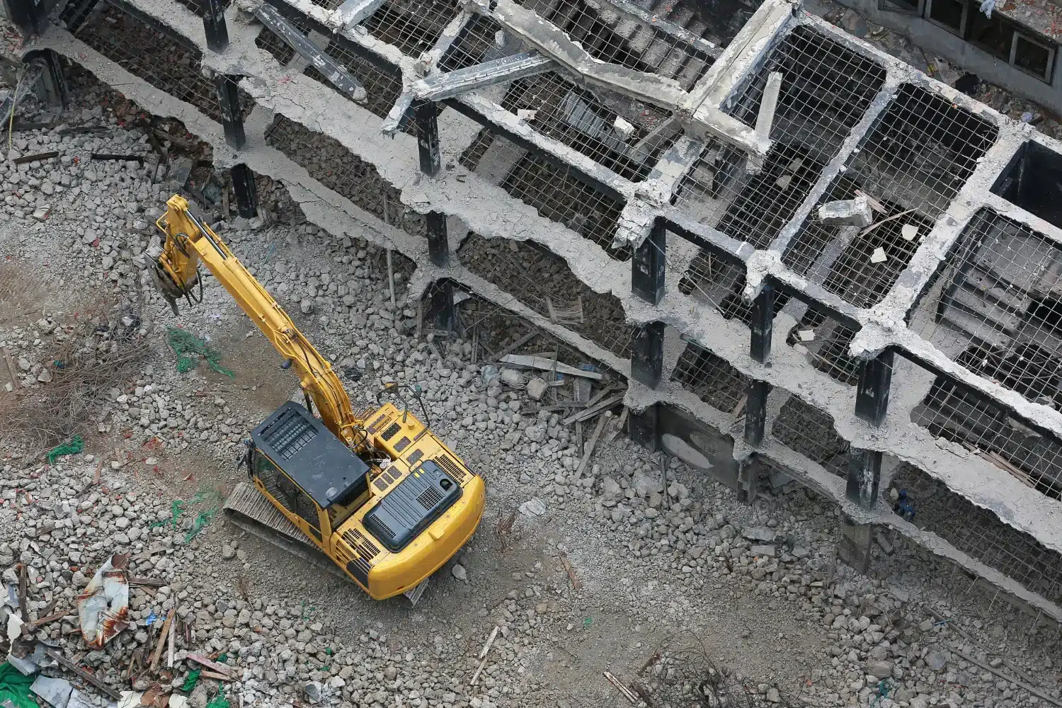 Trabajos de Excavaciones y Movimientos de Tierras: La Importancia de la Maquinaria para la Demolición Controlada