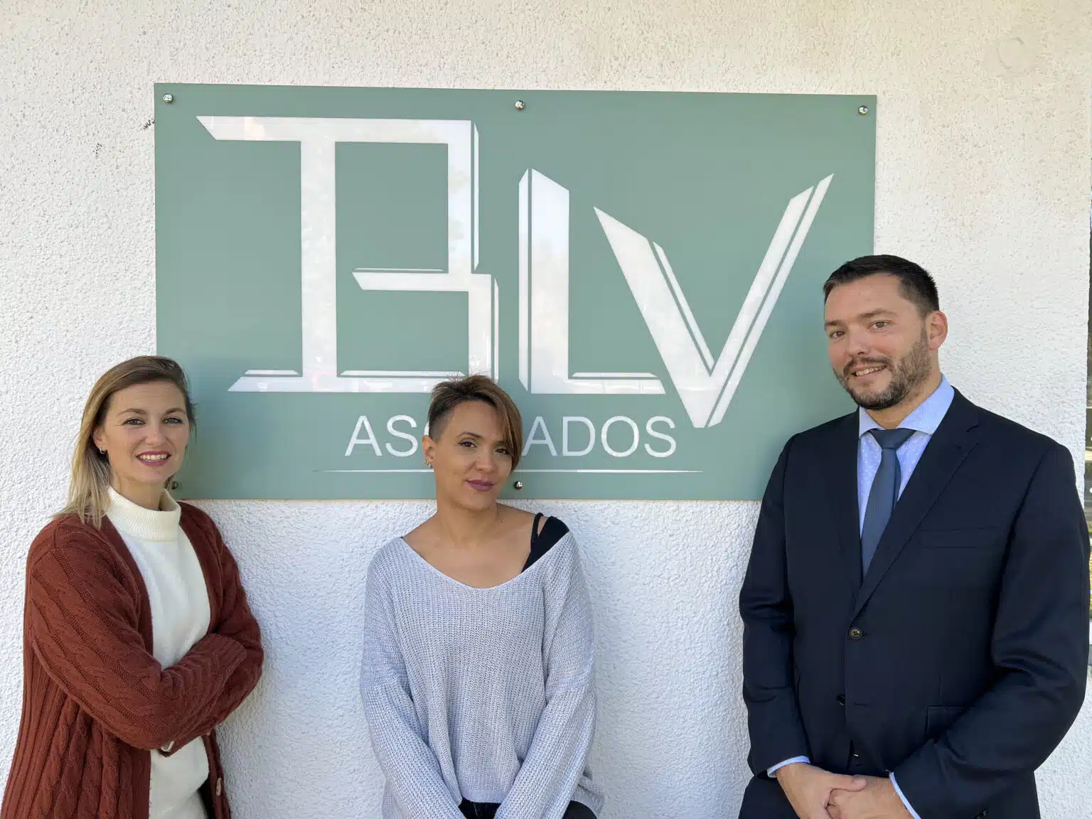 Entrevista a Bárbara De la Mata Martínez, Luis Sánchez Gimeno y Vanessa Vega Robles, de BLV Asociados: «Trabajamos por tu bienestar e intereses »
