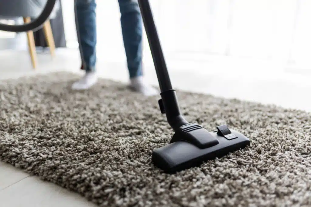 La importancia de la limpieza y desinfección en moquetas y alfombras: mejores prácticas y trucos eficaces