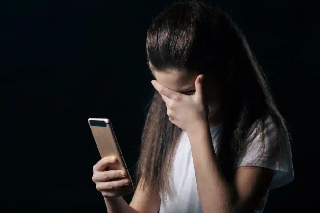 El ciberacoso: qué deben saber los padres sobre el acoso virtual