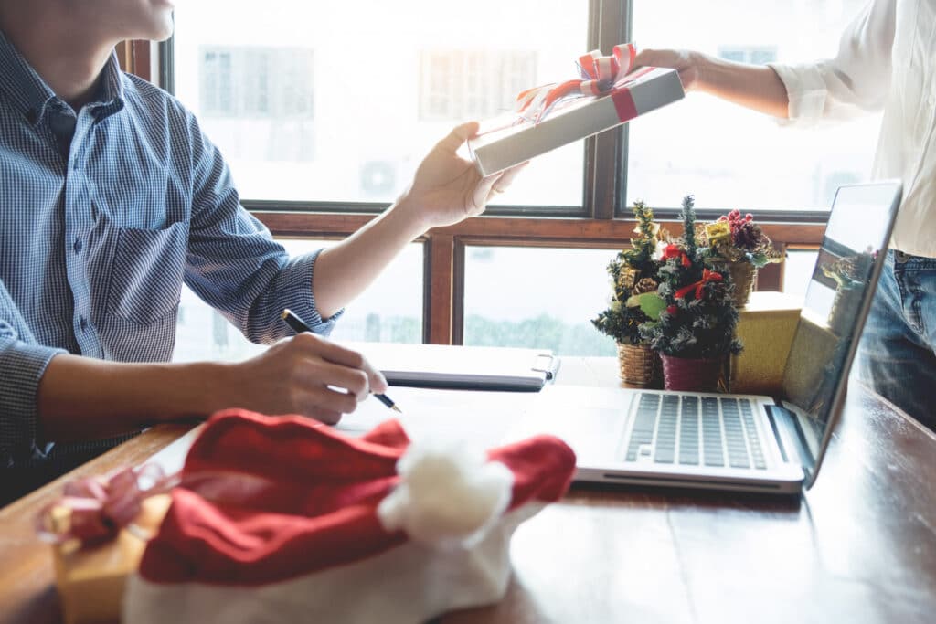 10 Ideas de regalos personalizados para sorprender a tus clientes estas navidades