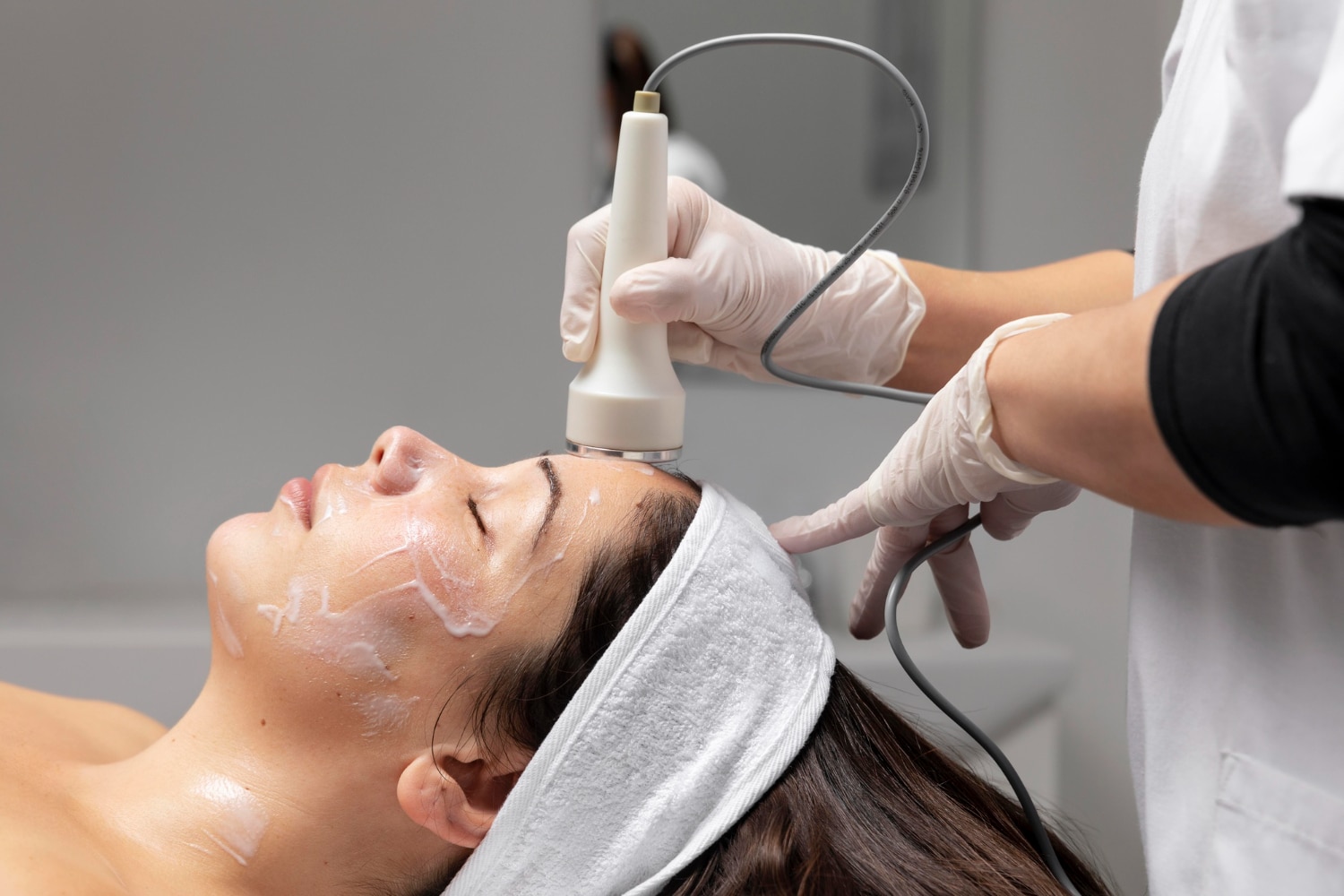 Radiofrecuencia facial y corporal: un tratamiento que rejuvenece sin cirugía