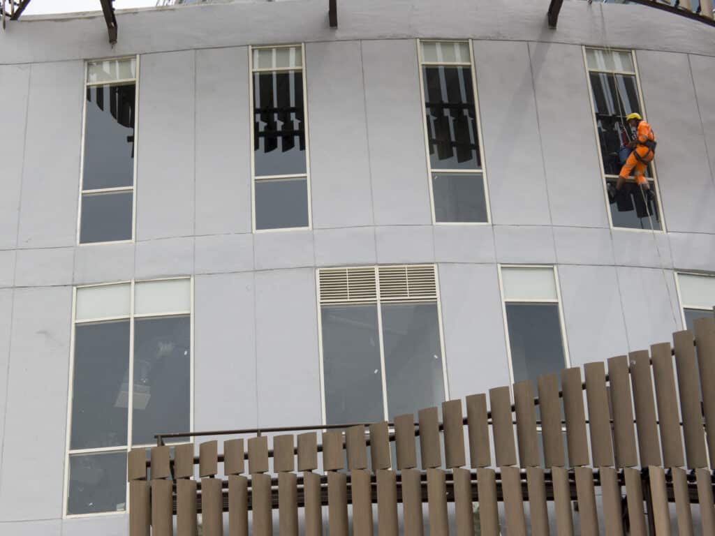 Cómo identificar problemas estructurales en tu fachada antes de que sea tarde