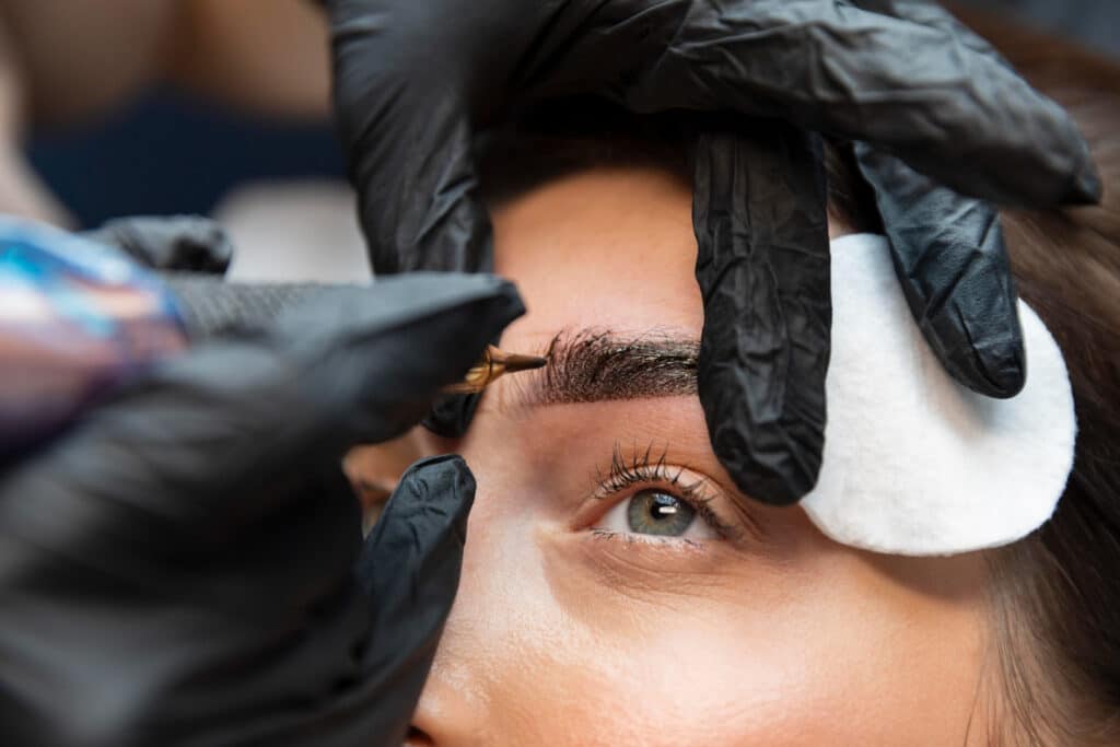Lifting, extensiones o diseño de cejas: ¿qué técnica de mirada es mejor para ti?