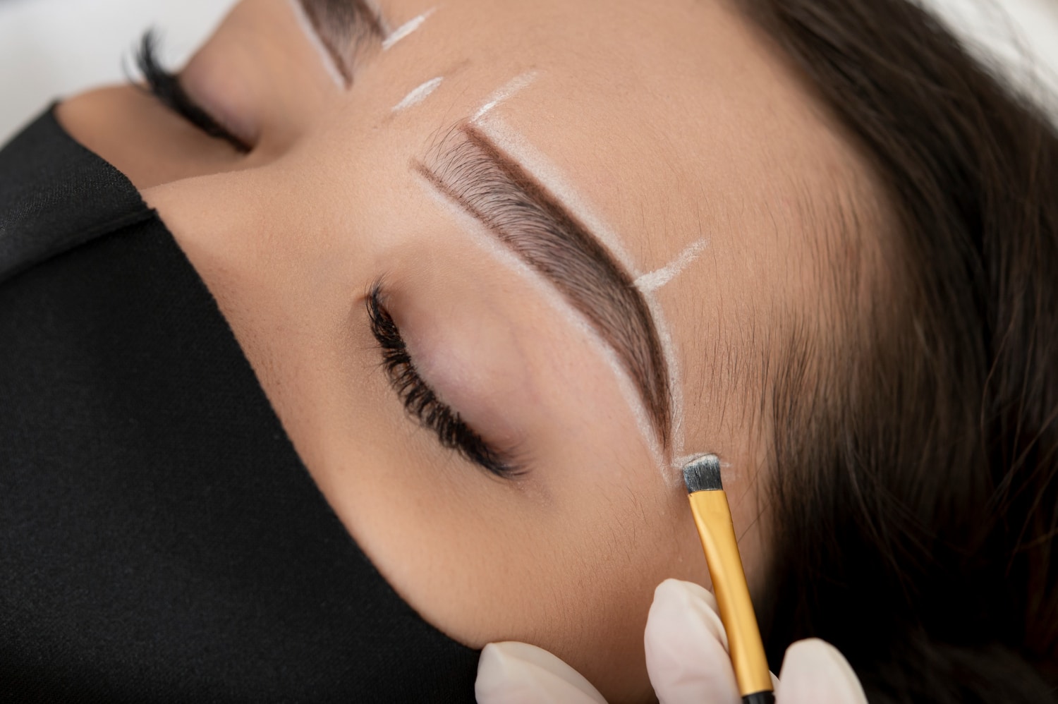 Lifting, extensiones o diseño de cejas: ¿qué técnica de mirada es mejor para ti?
