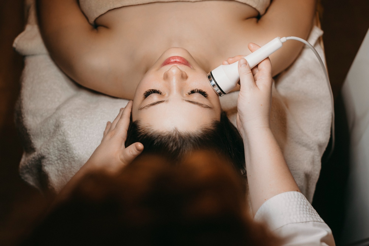 ¿Qué es el tratamiento Indiba y qué beneficios tiene para la piel?