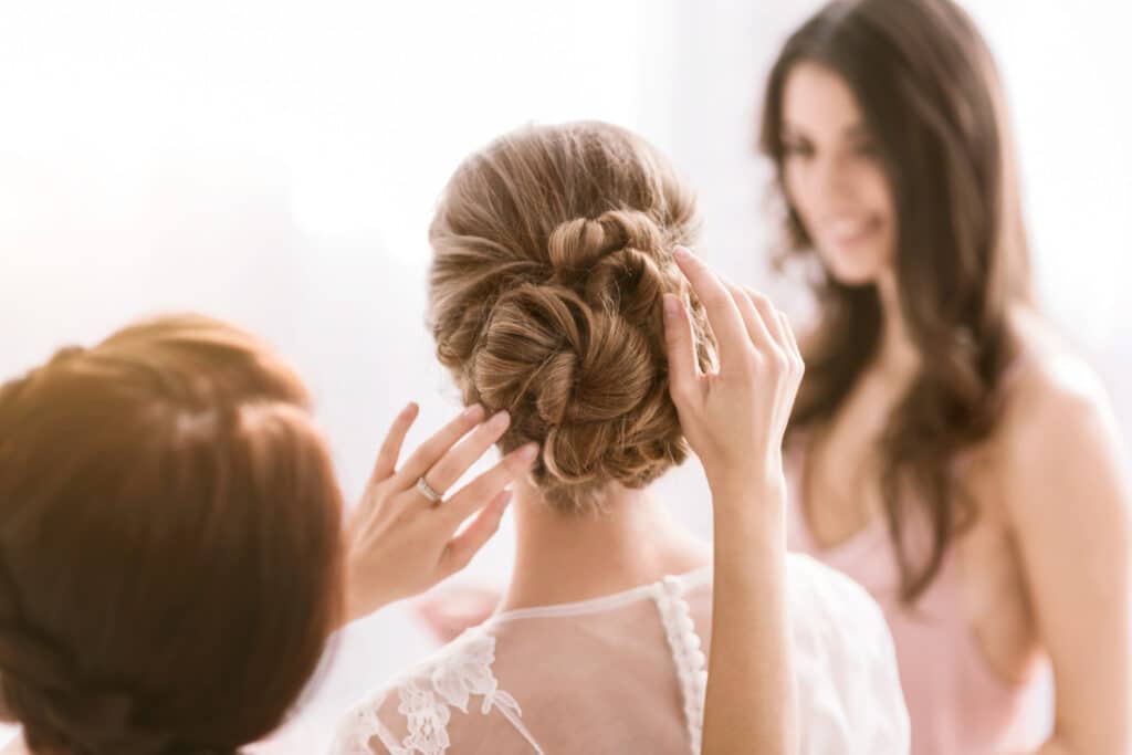 Peinados de novia: ideas favorecedoras según vestido y tipo de pelo
