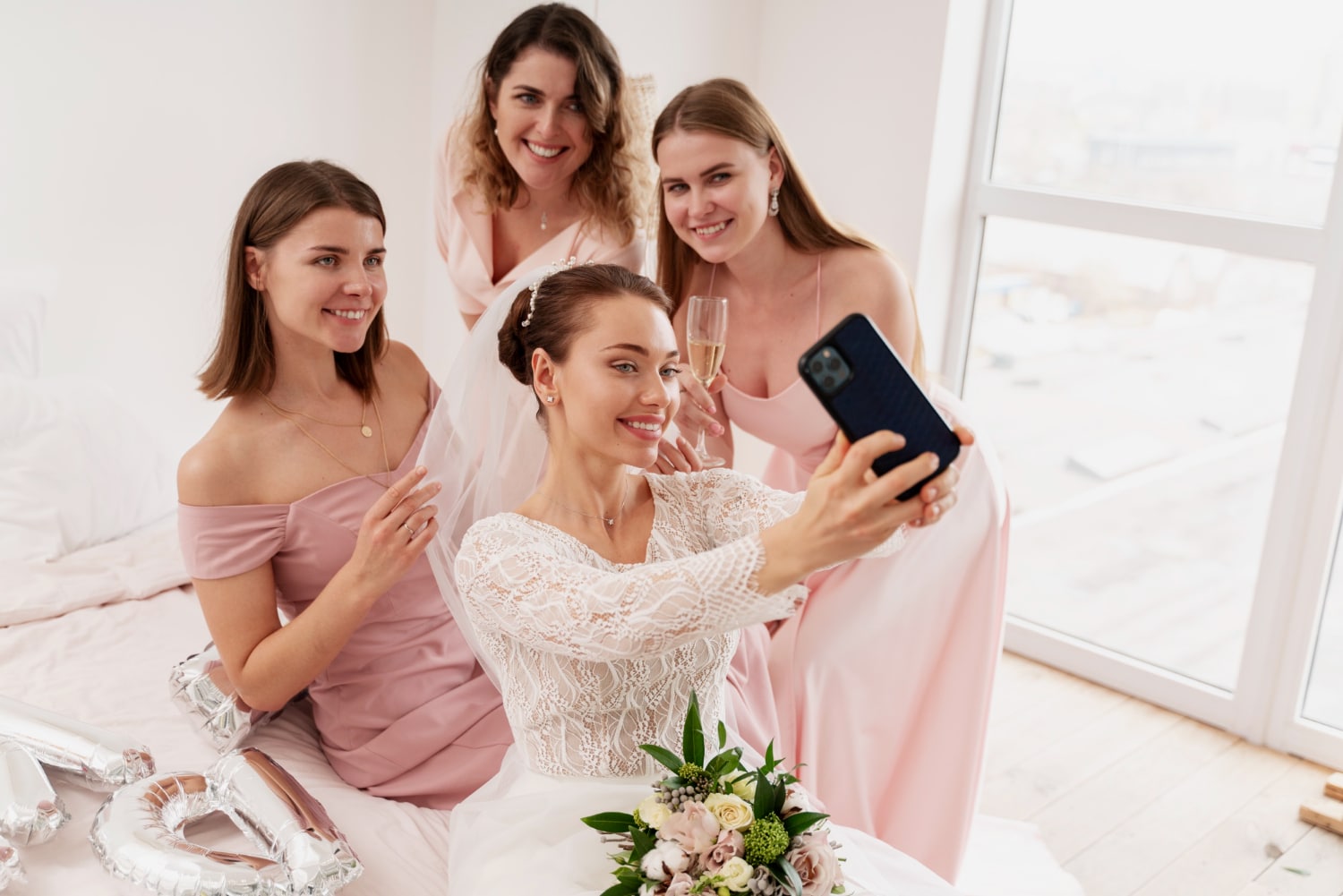 Maquillaje de boda: guía completa para un look natural, elegante y duradero (novia e invitadas)