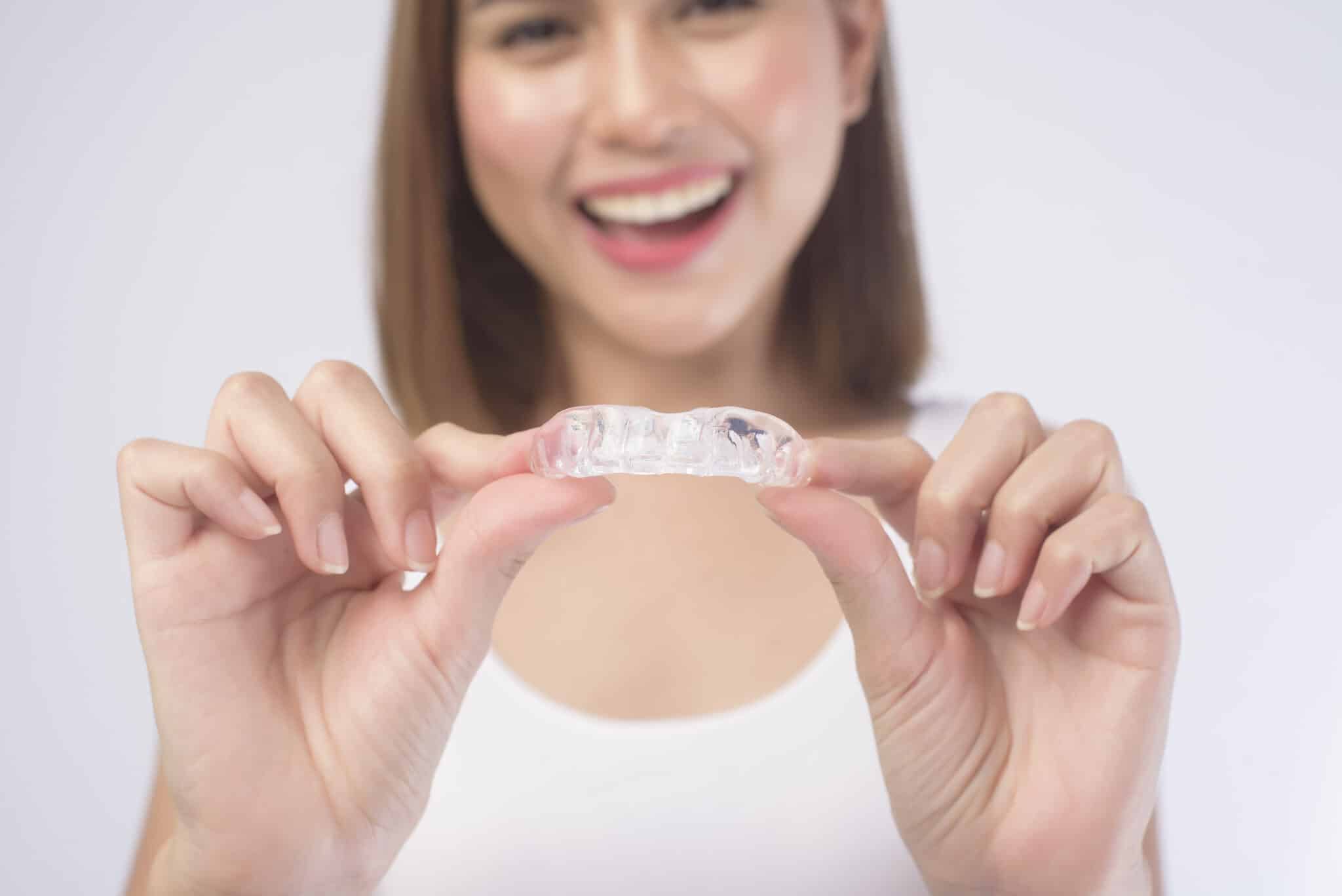 Invisalign: cómo funciona y qué debes saber antes de empezar