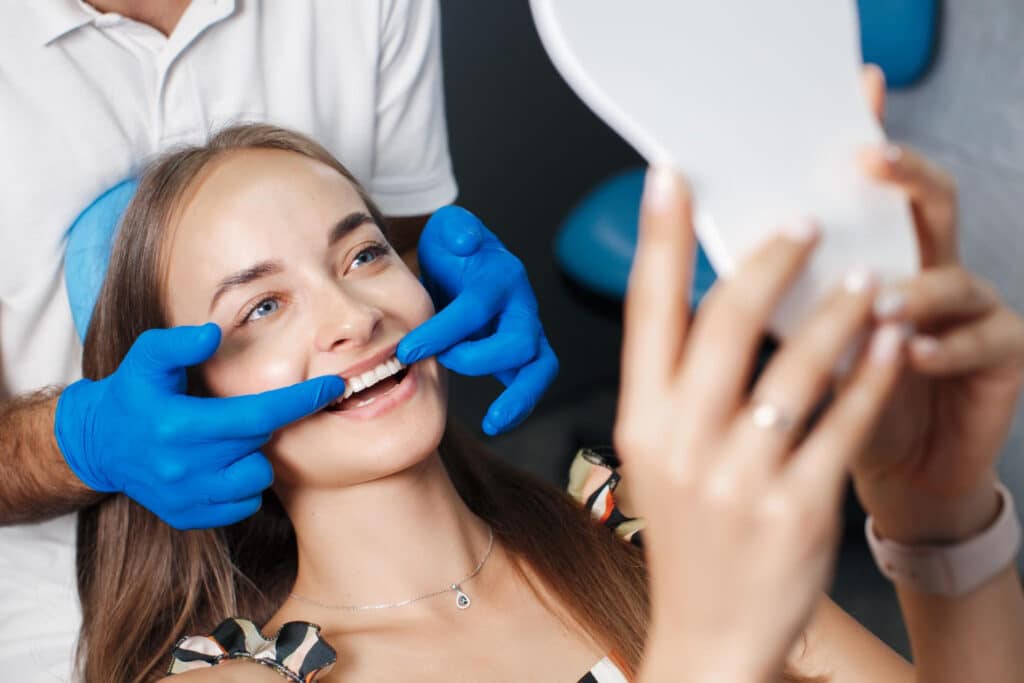 Ortodoncia invisible, estética dental y armonización facial: cómo mejora tu sonrisa y tu rostro un tratamiento combinado