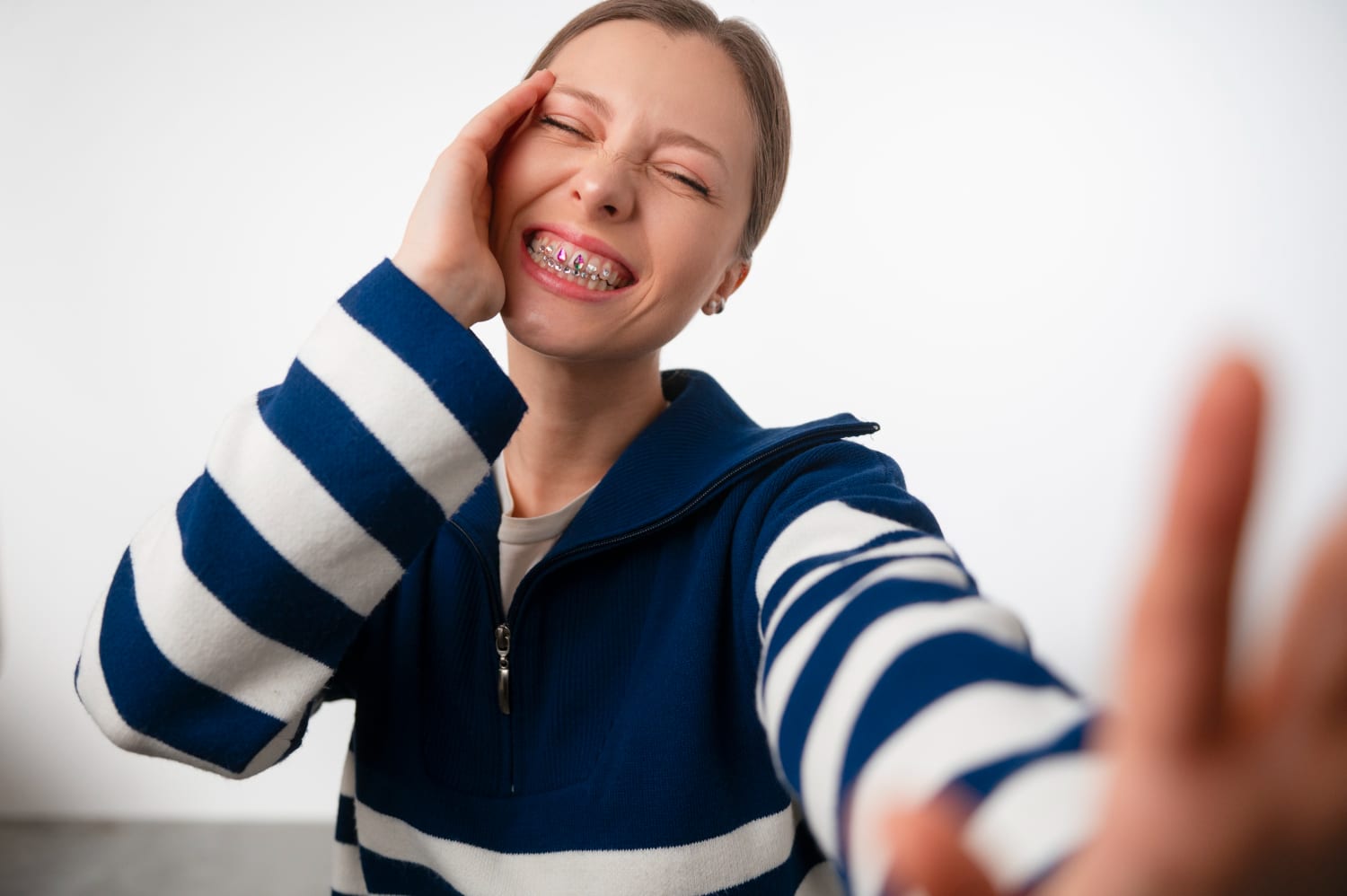 Qué es mejor, ortodoncia invisible o brackets: diferencias y cuál elegir