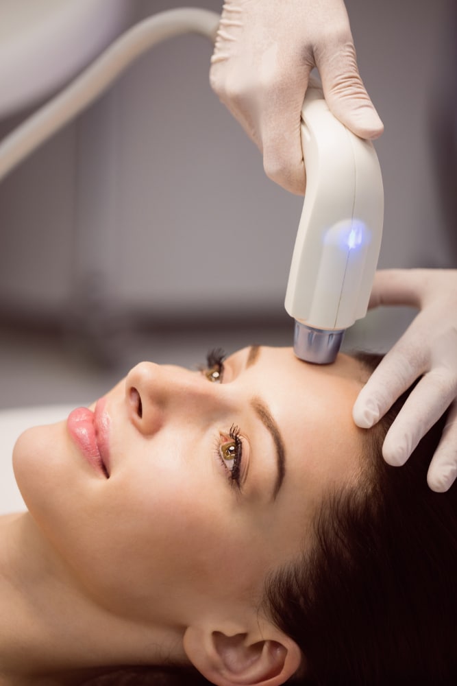 Limpieza facial con radiofrecuencia: una piel más limpia, firme y luminosa