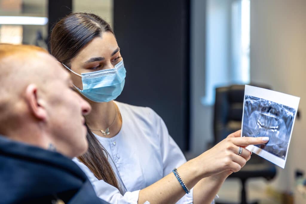 Cómo saber si necesitas un implante dental y qué puedes esperar del tratamiento