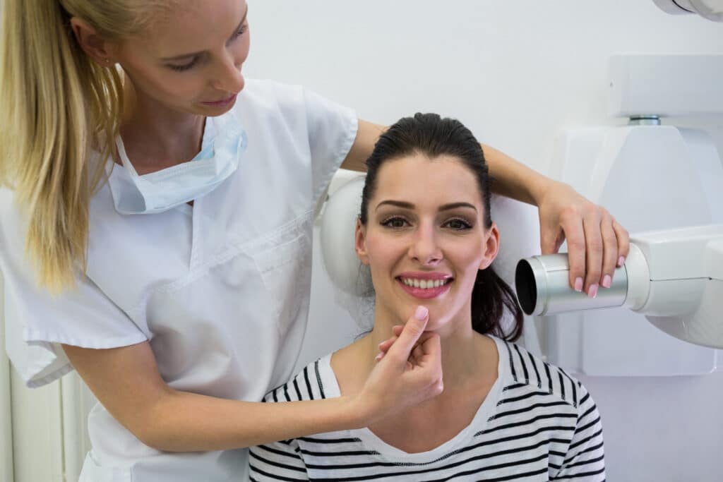 Cuándo es necesario un implante dental y qué tener en cuenta antes del tratamiento