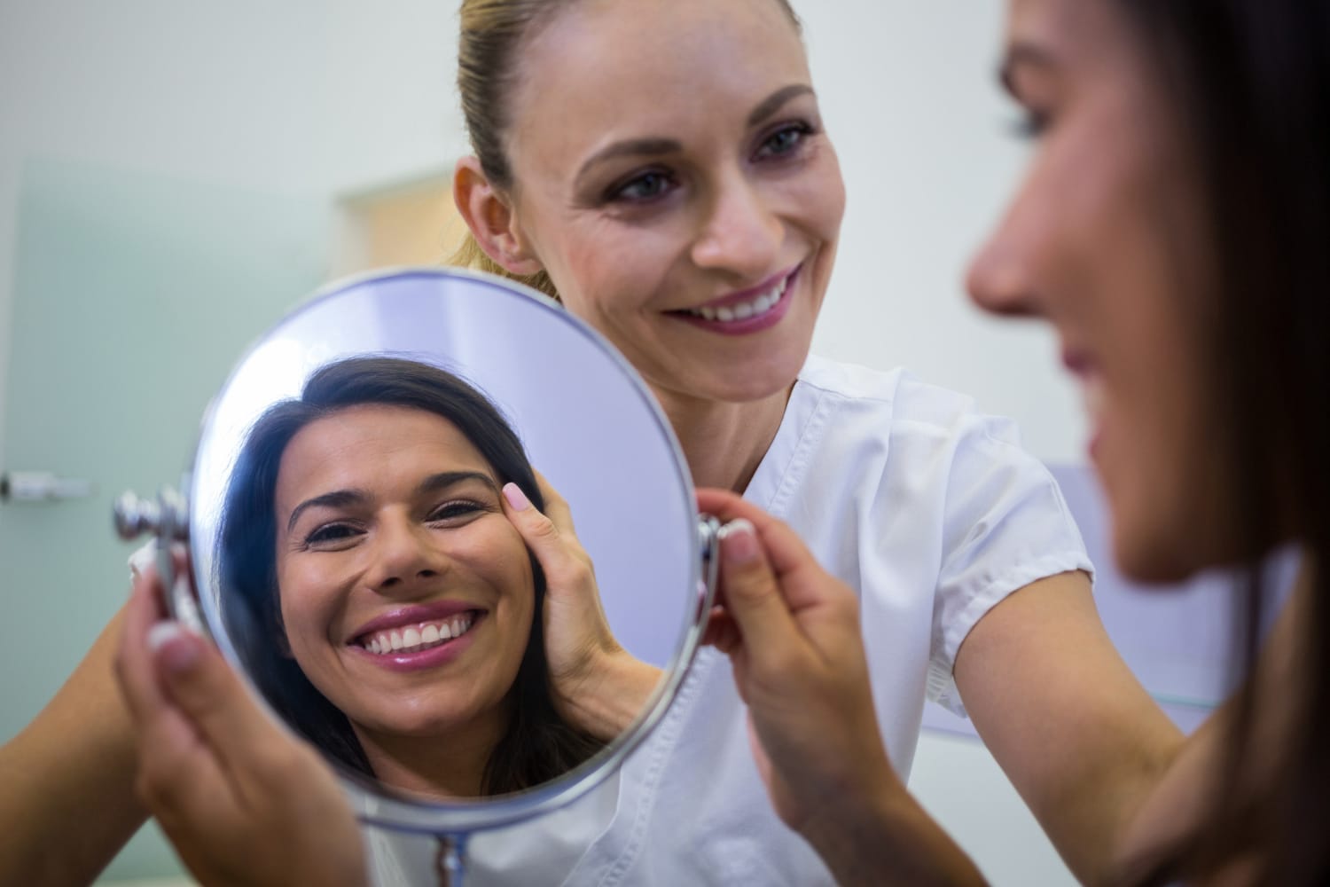 Estética dental y armonización facial: el toque final para mejorar la sonrisa, la salud bucodental y el resultado estético