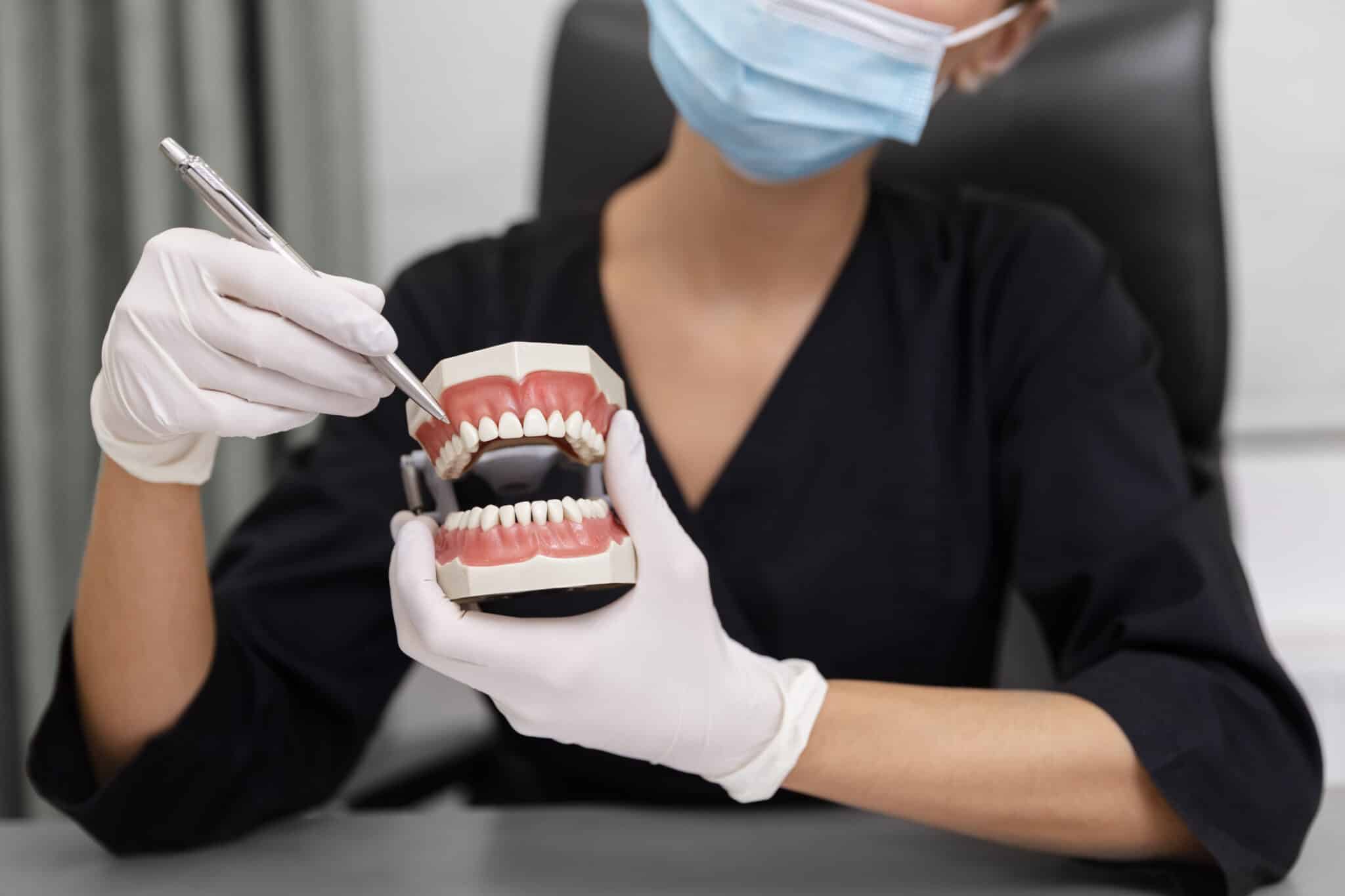 Cómo influyen los implantes dentales en el diseño de la sonrisa