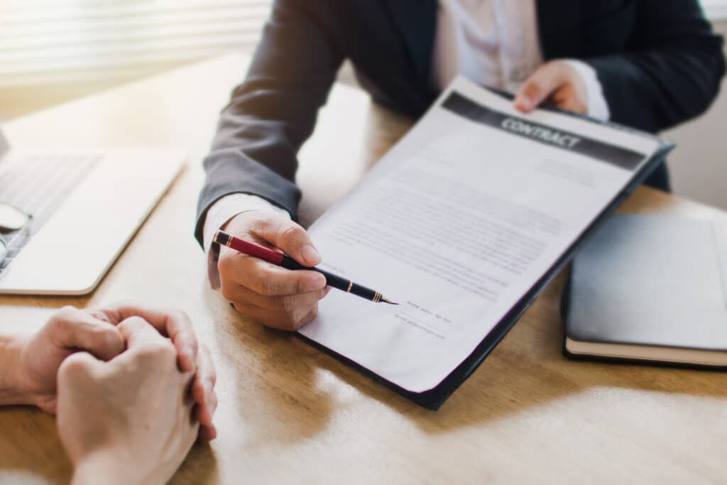 Tipos de contratos válidos para la regularización de extranjeros