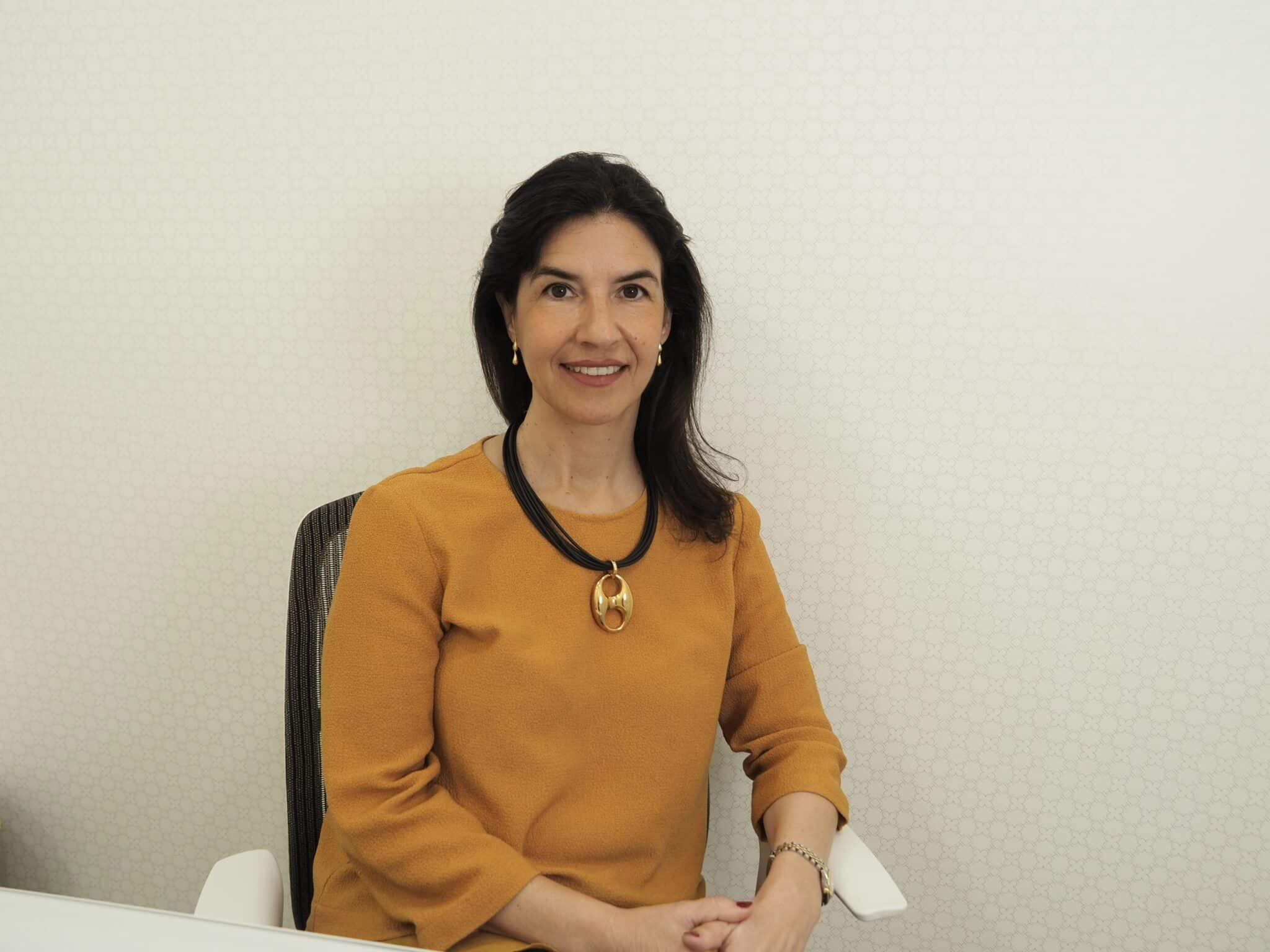 Entrevista a Beatriz Calvo de Mora de Health Care: «Cuando alguien se va contento, sé que he sabido escuchar, entender lo que necesitaba y poner mis conocimientos a su servicio.»