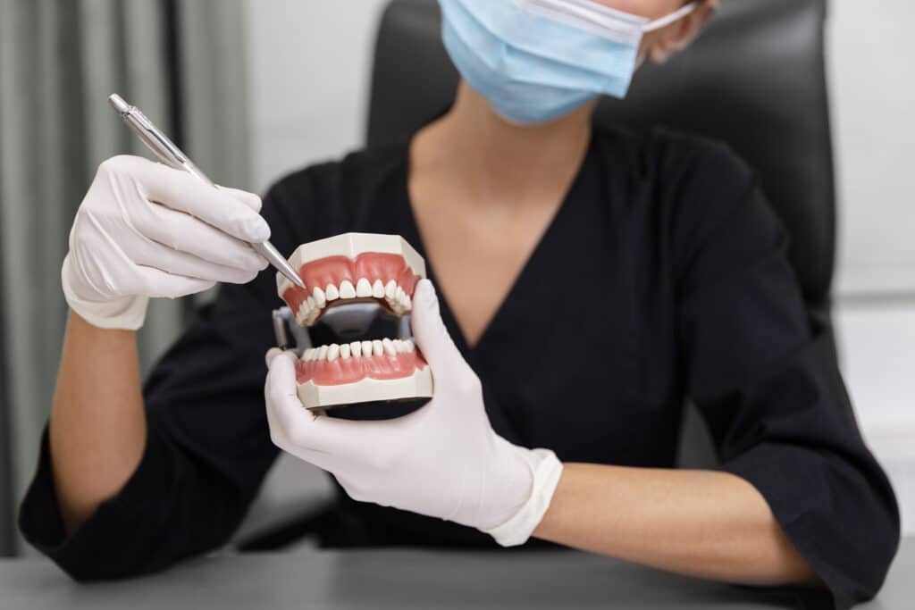 Implantes dentales: qué aspectos valorar antes de decidirse