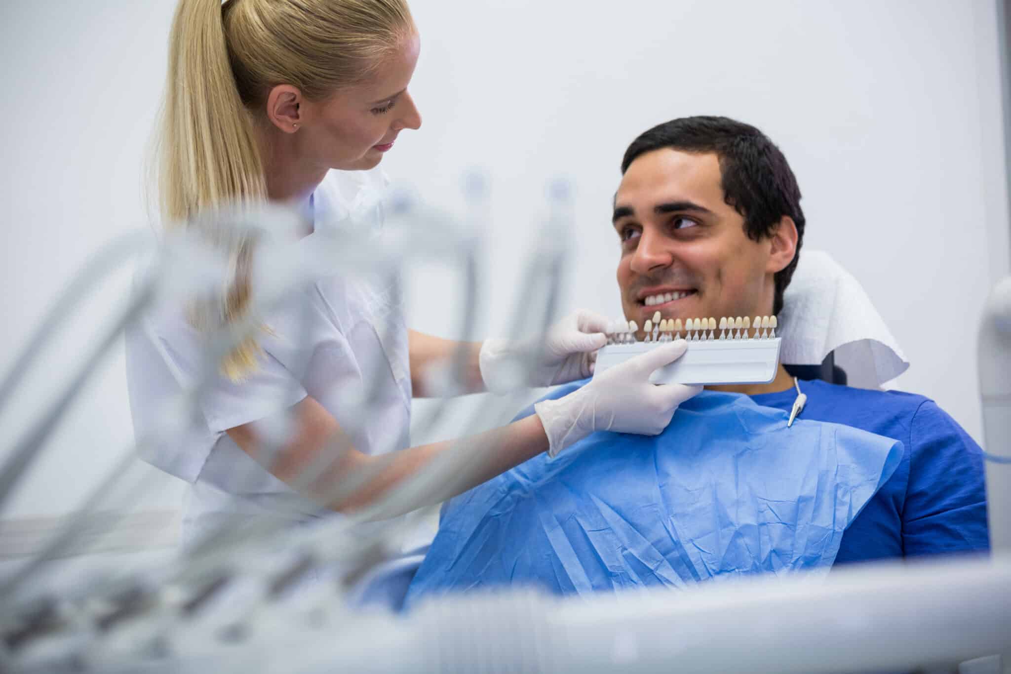 Implantes dentales: qué aspectos valorar antes de decidirse