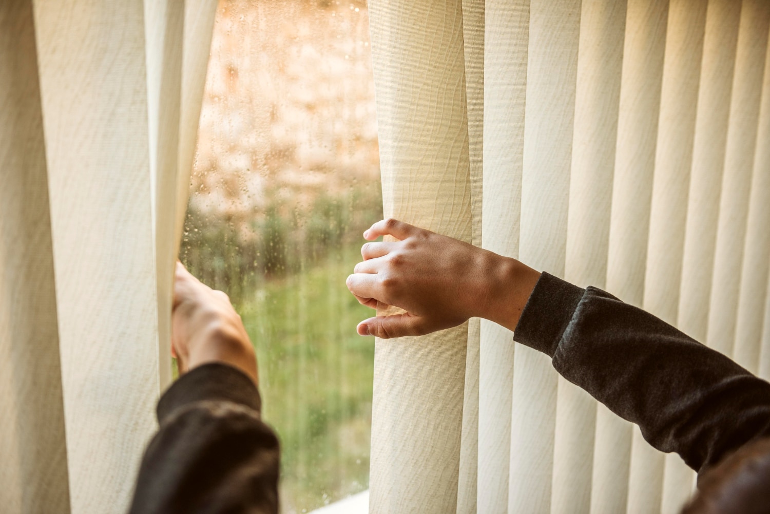 Cortinas o estores: qué elegir según cada estancia