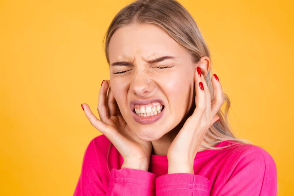 Bruxismo nocturno: señales de que aprietas los dientes mientras duermes