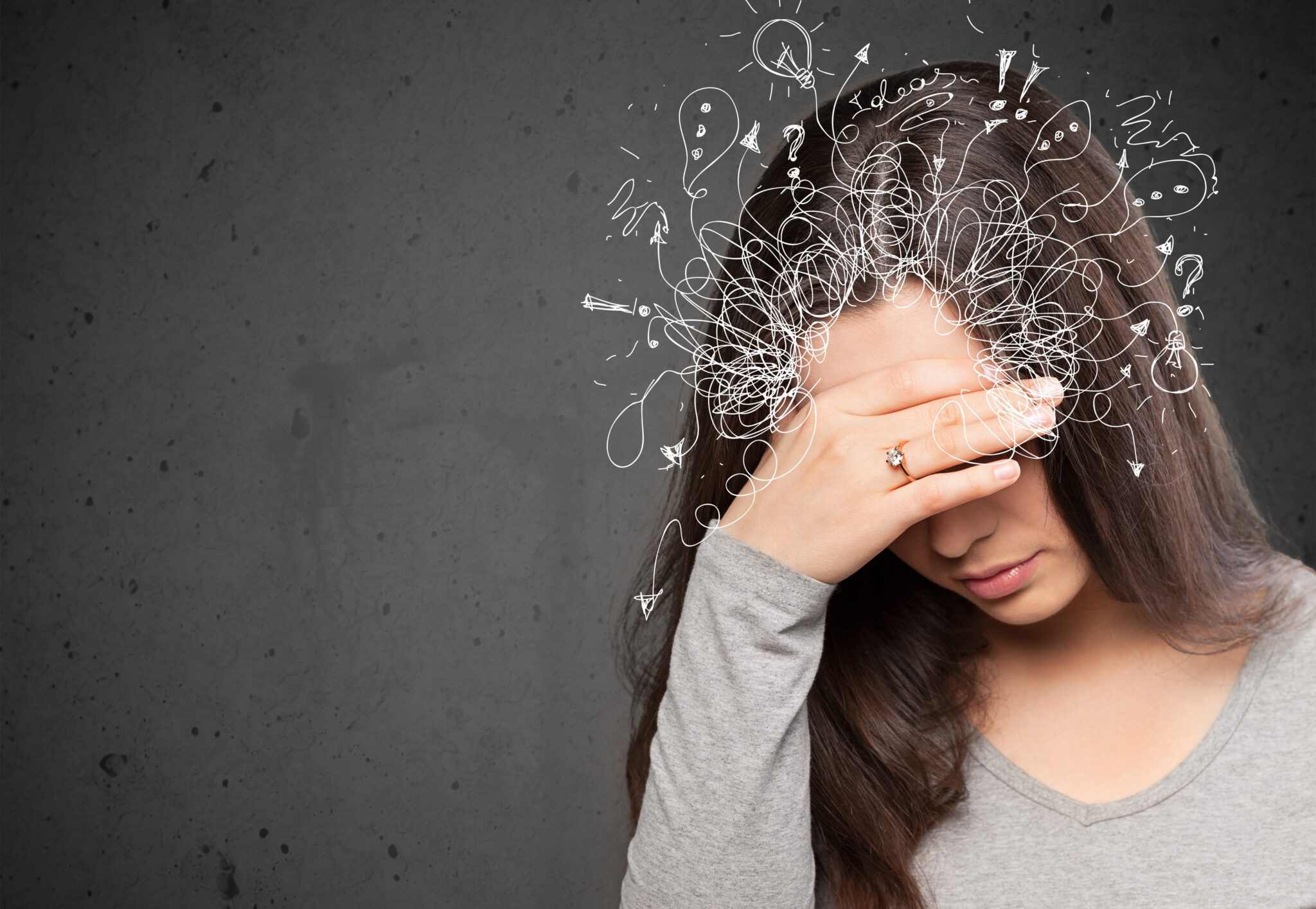 Pensamientos intrusivos: qué son y por qué aparecen